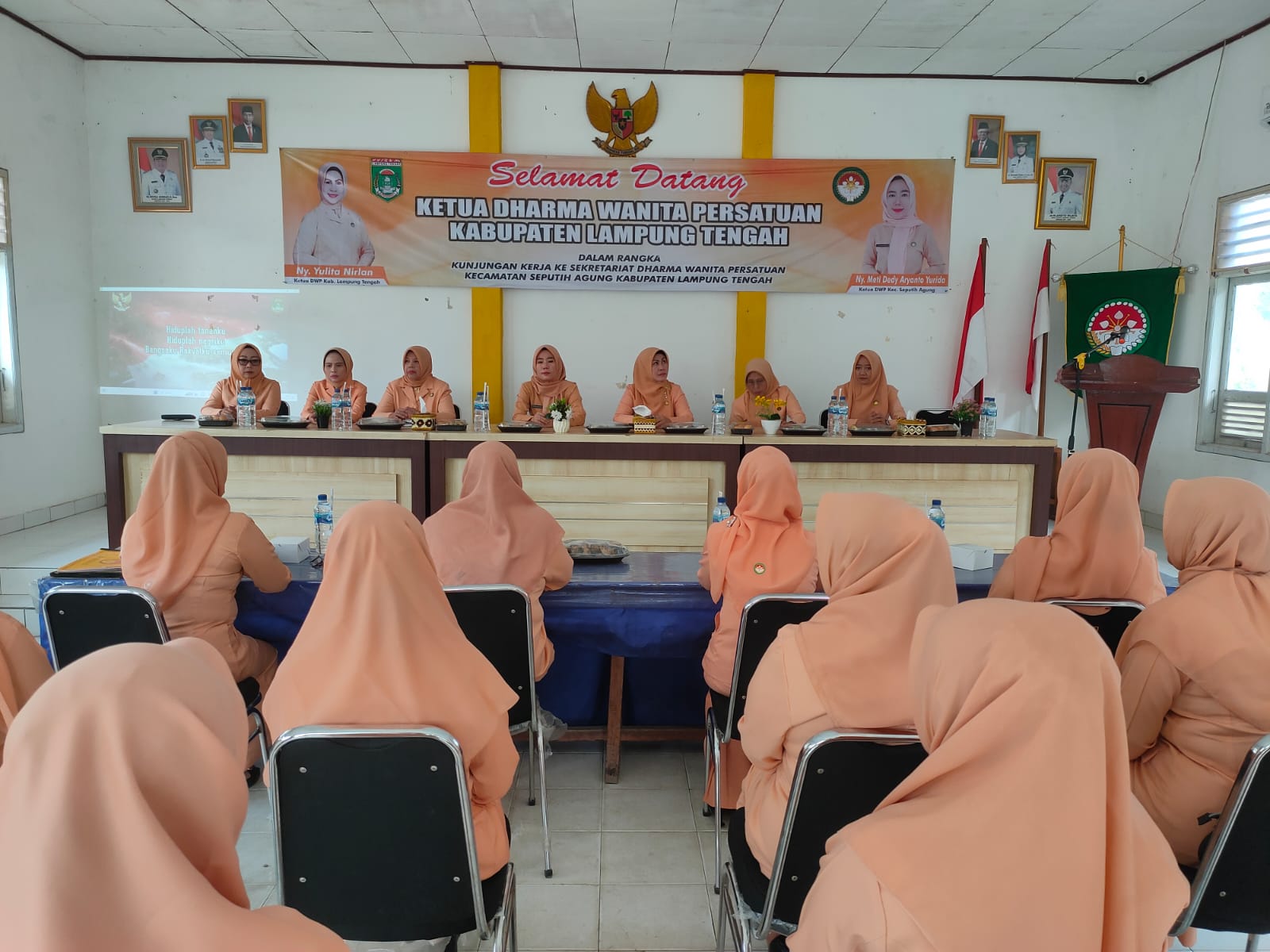 Kunjungan Kerja sekaligus pembinaan Dharma Wanita Persatuan Kabupaten Lampung Tengah ke Dharma Wanita Persatuan Kecamatan Seputih Agung (Senin, 02 Oktober 2023)